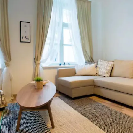 Warm And Cozy Old Town Apartment Riga
