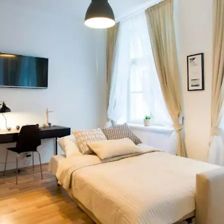 Warm And Cozy Old Town Apartment