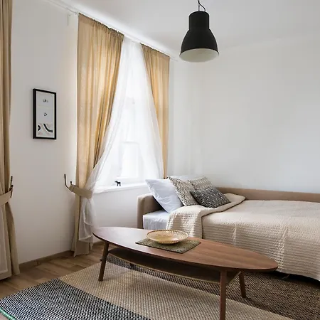 Warm And Cozy Old Town Apartment